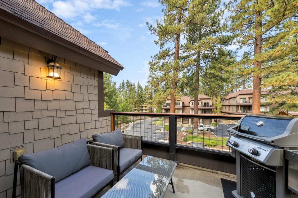 Patio, Day, Natural landscape, BBQ facilities, Balcony/Terrace, Seating area