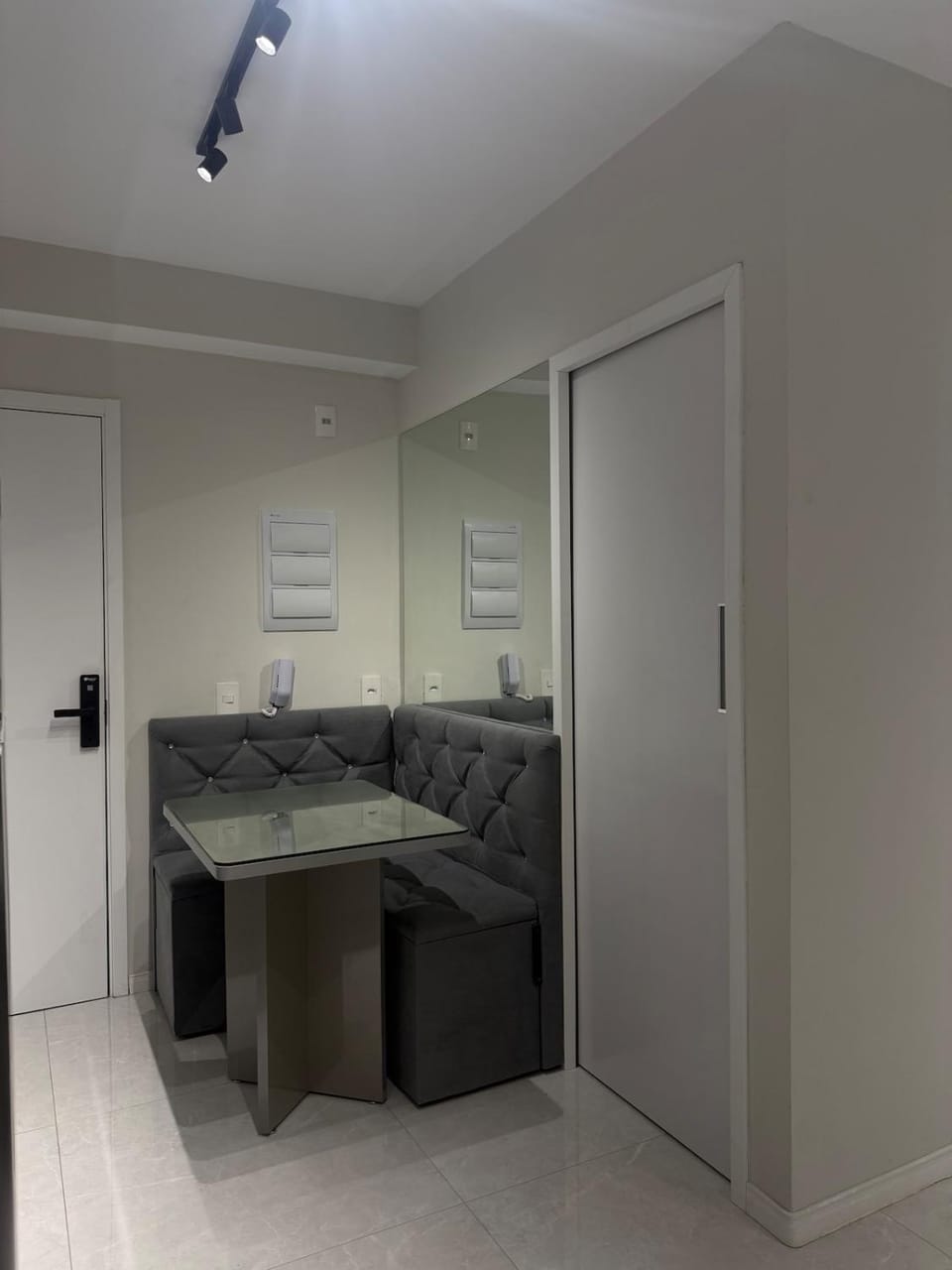 Studio 44 Luxo Design Com Closet, Office e Ar Apartment in Mogi das Cruzes