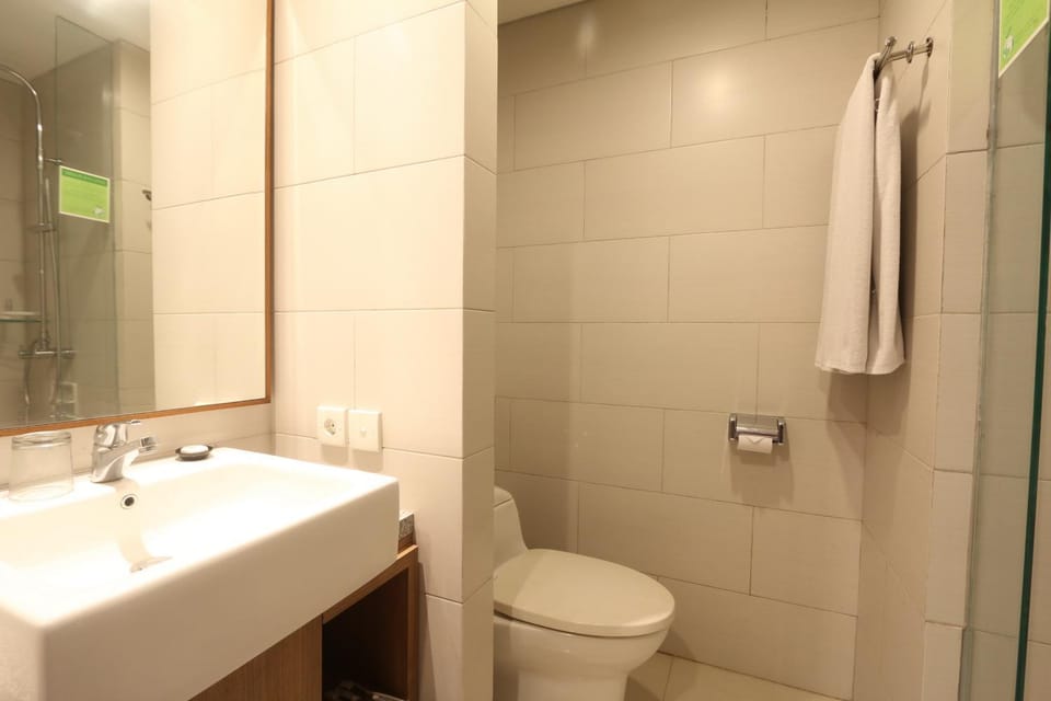 Toilet, Bathroom, towels