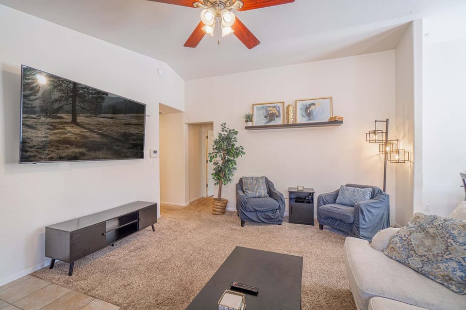 Large Group Escape 5 Beds Pets Welcome House in Reno