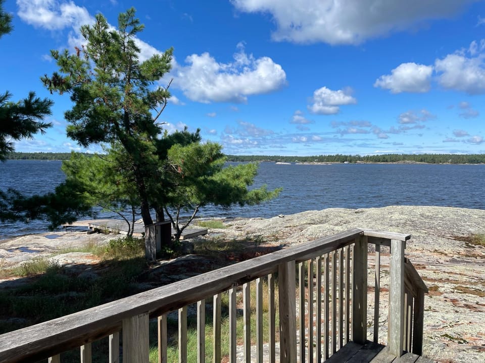 West View Landing Nature lodge in Georgian Bay