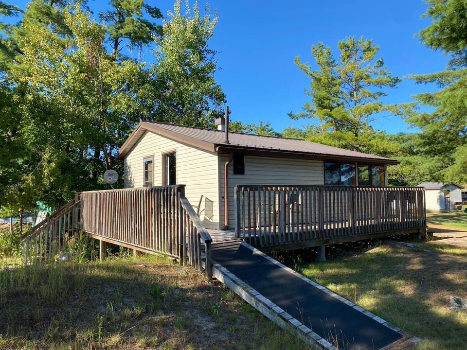 West View Landing Nature lodge in Georgian Bay