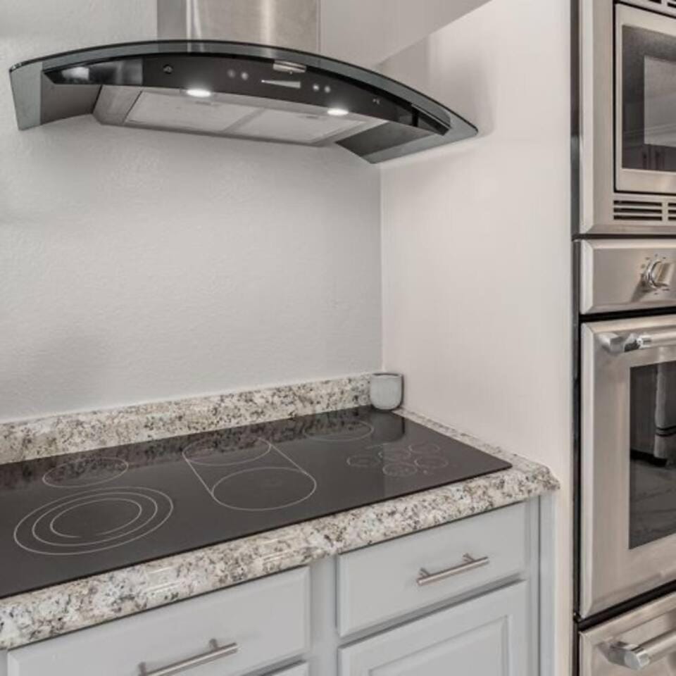 3/2 Heated Salt Water Pool Minutes to Beach House in Port Saint Lucie