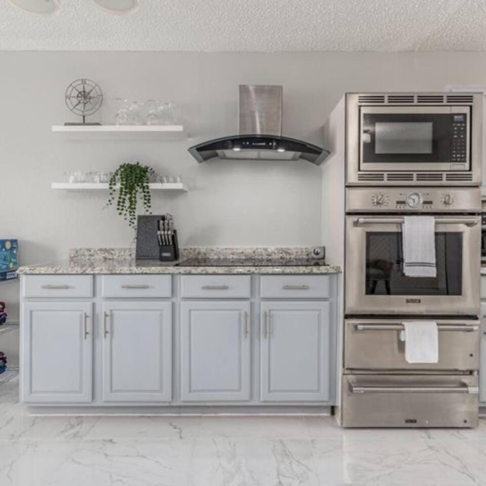 3/2 Heated Salt Water Pool Minutes to Beach House in Port Saint Lucie