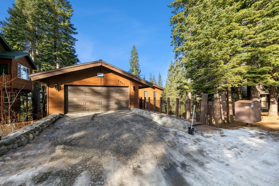 The Sportsman: 5BR Hot Tub Sauna Pets House in South Lake Tahoe