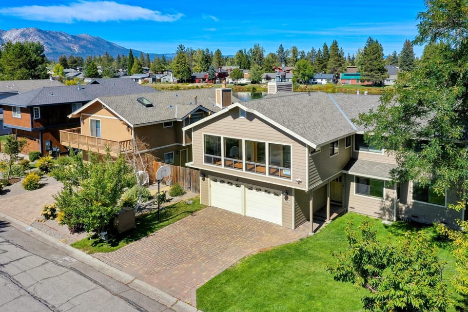 Waterfront Retreat - Pets Hot Tub BBQ House in South Lake Tahoe