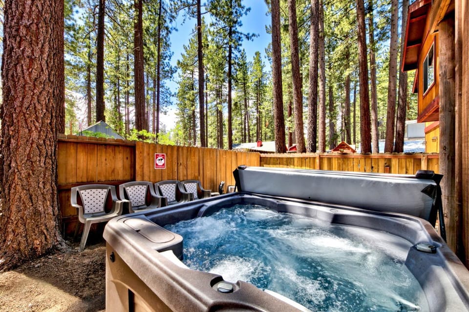 Day, Natural landscape, Hot Tub, Seating area