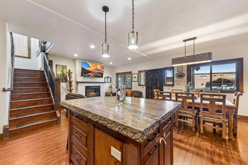 Day, Living room, Dining area, fireplace, furniture