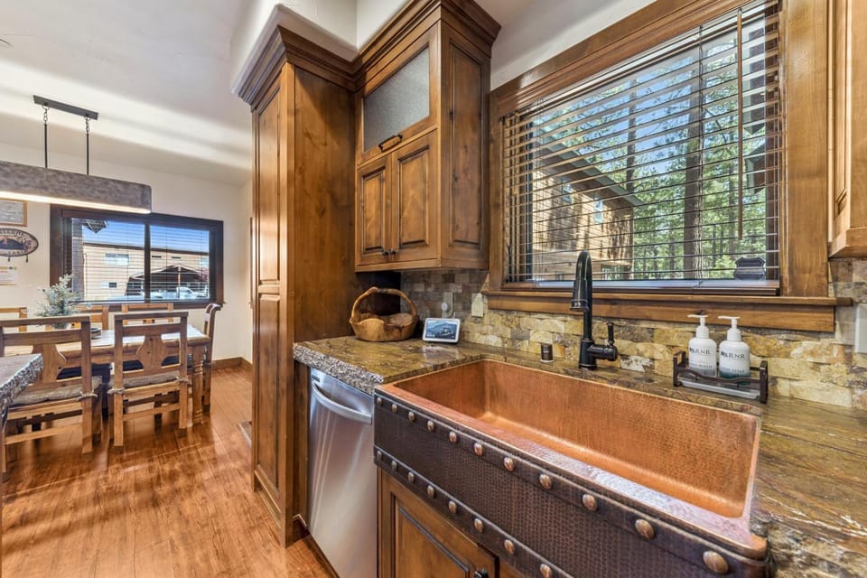 Day, Kitchen or kitchenette, Dining area, dishwasher, furniture
