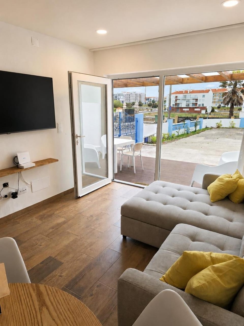 Living room, Garden view