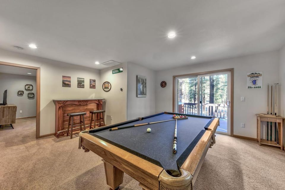 Day, Billiard, Game Room, furniture