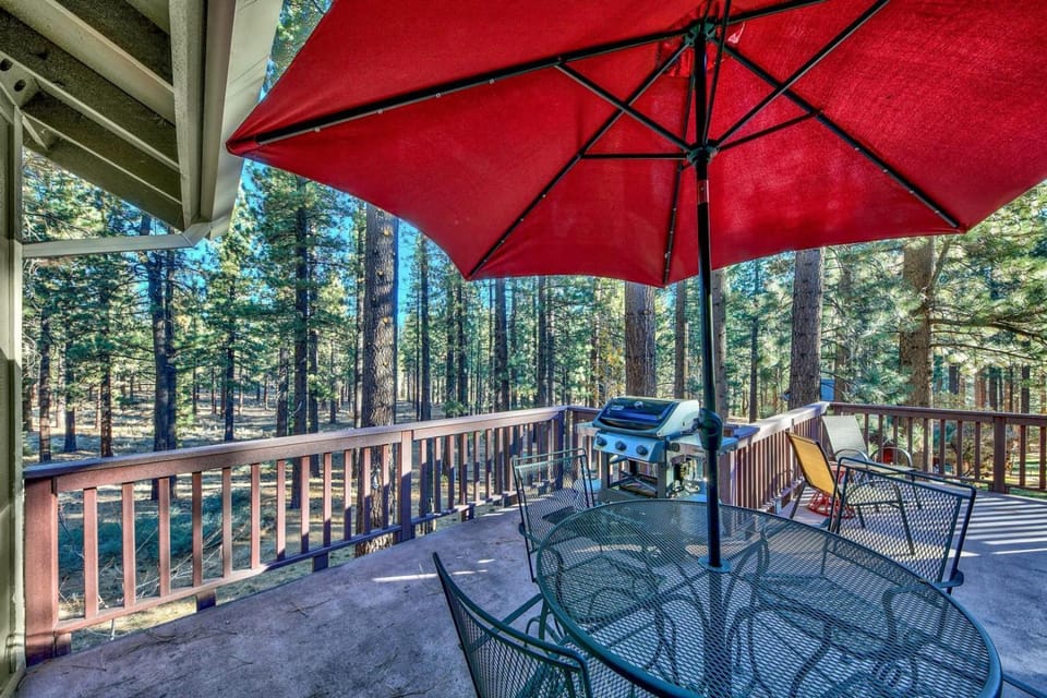 Patio, Day, Natural landscape, BBQ facilities, Balcony/Terrace, Seating area, Dining area