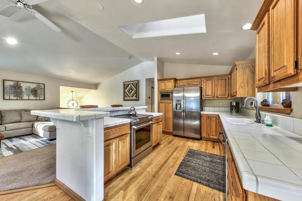 Day, Kitchen or kitchenette, Living room, furniture, microwave, oven, stove