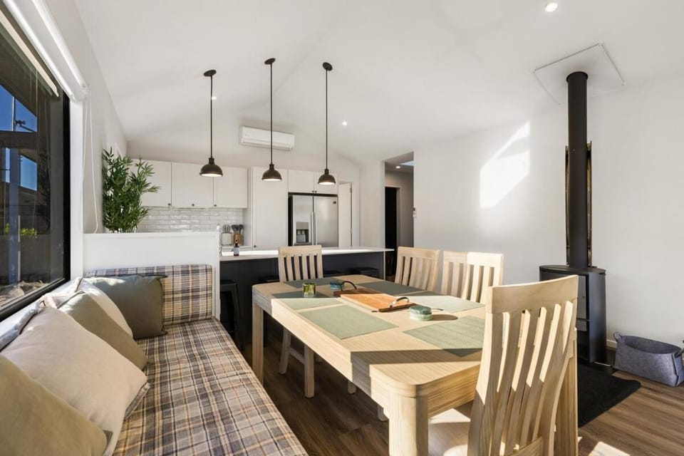Fire, Light & Mountains - Your Wanaka Home Base House in Wanaka