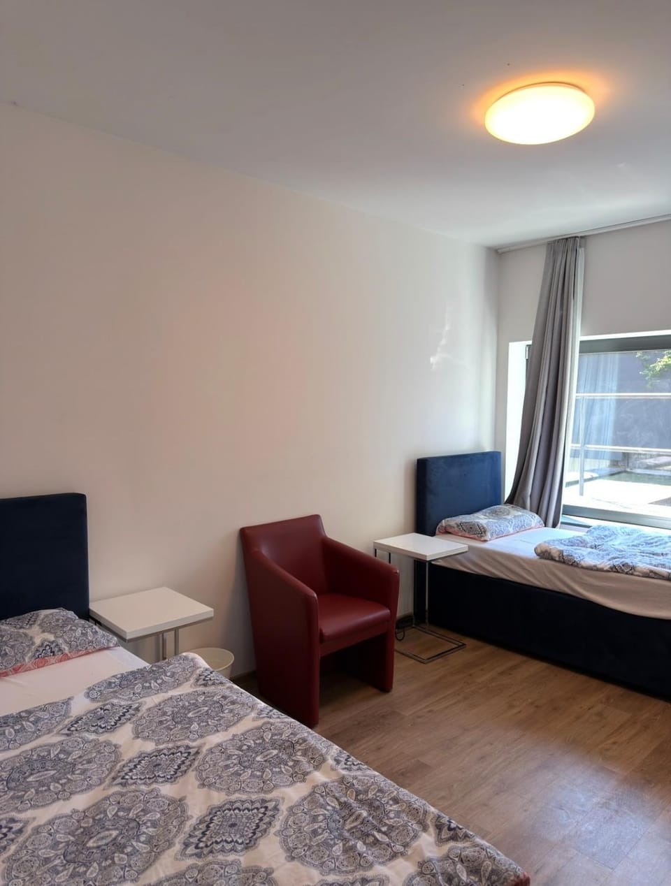 Spacious Apartment with 4 Bedrooms and Terrace Sleeps 7 Guests Apartment in Bonn