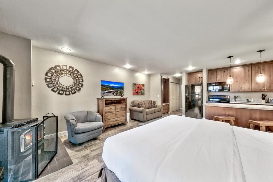 Lakeland Village #221 - Summit Studio Pools Apartment in South Lake Tahoe