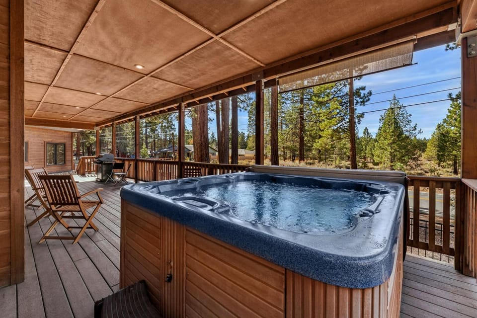 Day, Natural landscape, Hot Tub, Seating area, furniture