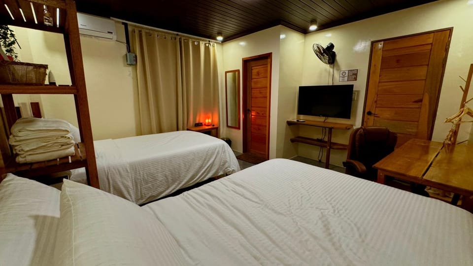 Communal lounge/ TV room, Bed, TV and multimedia, Photo of the whole room, Evening entertainment, Bedroom