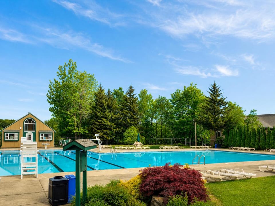 Poconos Home w Hot Tub, Lake & Pool Sleeps 6 House in Coolbaugh Township