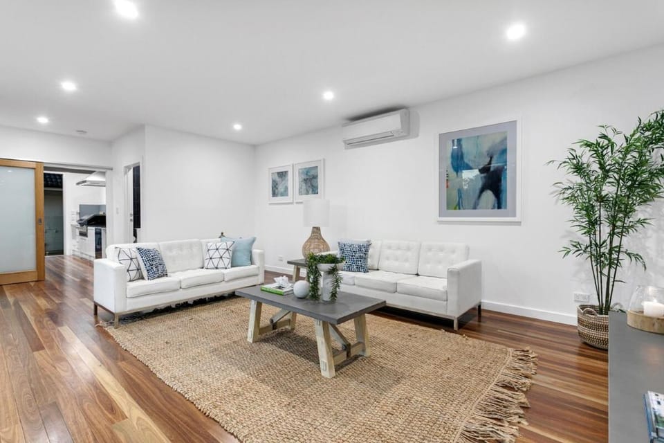 Estate Style Home - Pool House - Huge Garden Villa in Adelaide