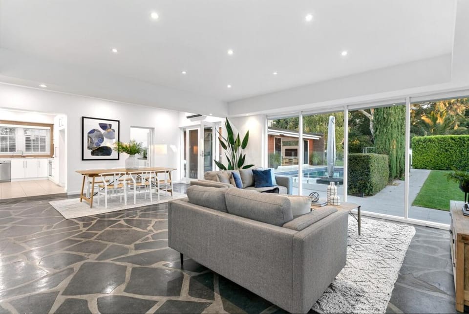 Estate Style Home - Pool House - Huge Garden Villa in Adelaide