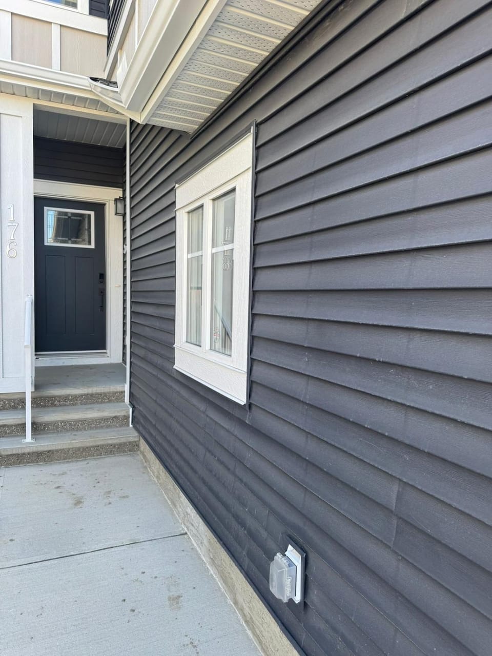 Spacious 5-Bedroom Home in NE Calgary, House in Calgary