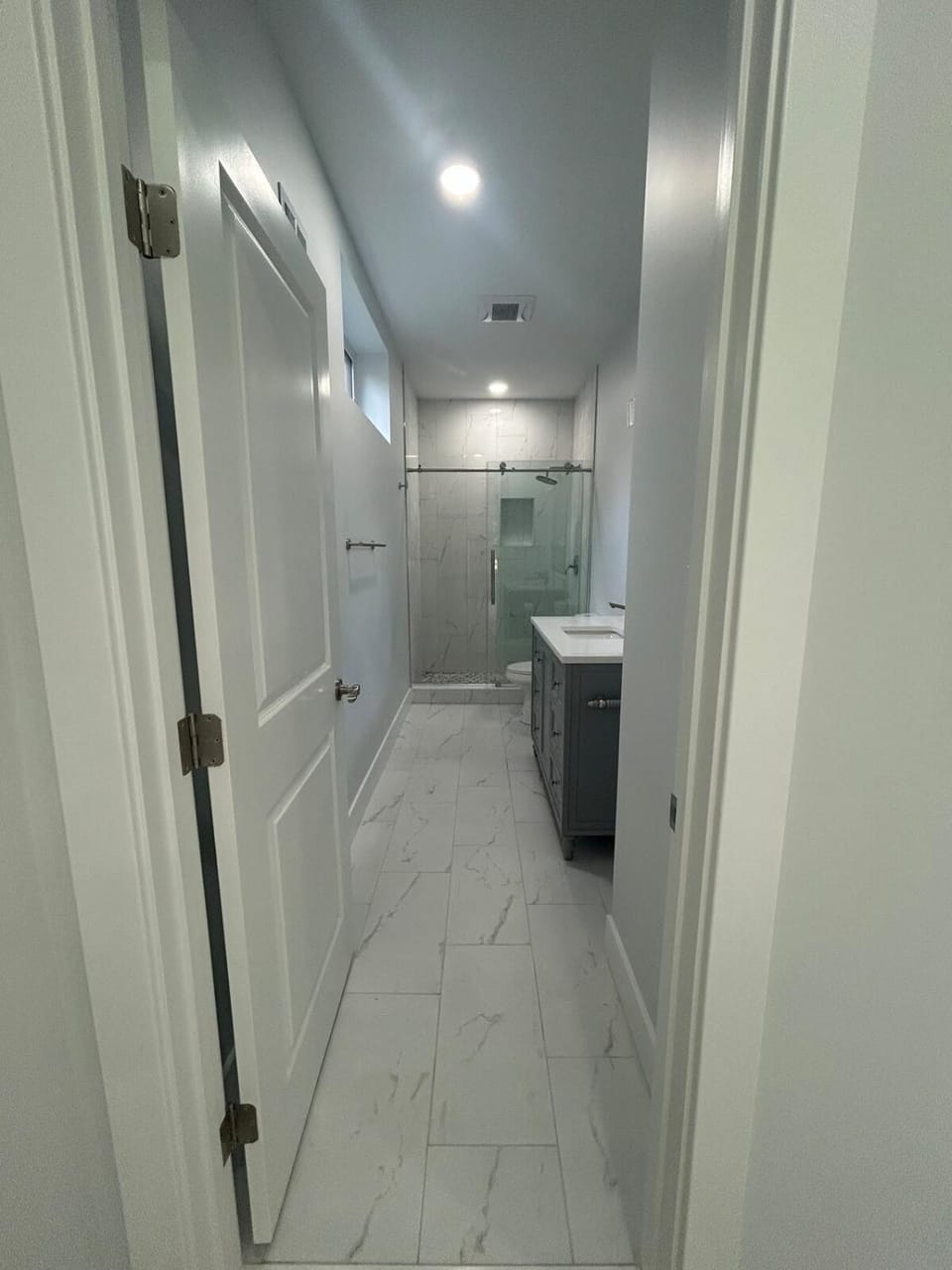 Private and Spacious 2BR Walkout Lower Level w Elevator near Metro and Tysons Corner Apartment in Dunn Loring