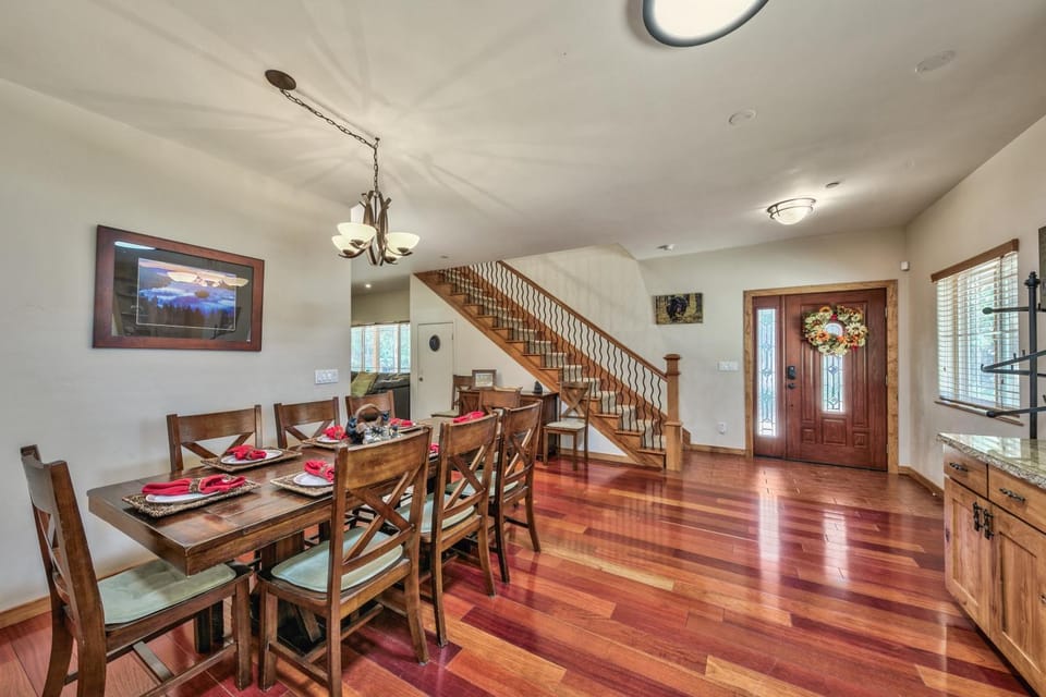 Day, Dining area, furniture