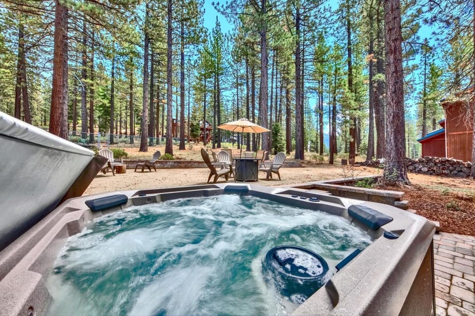 Day, Natural landscape, Hot Tub, Seating area