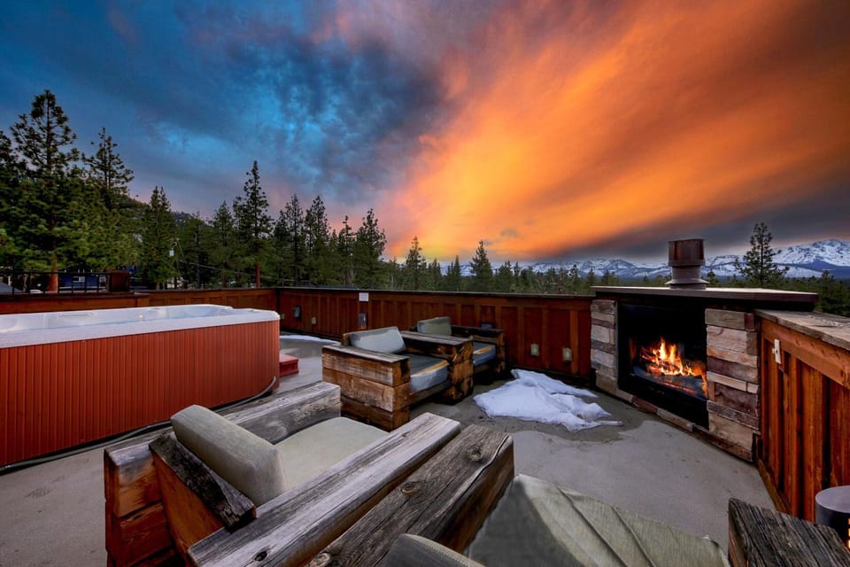 Natural landscape, Winter, Hot Tub, Balcony/Terrace, Seating area, Mountain view, Sunset, fireplace