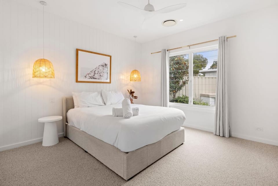 The White House - Pet Friendly with Heated Swimming Pool House in Culburra Beach