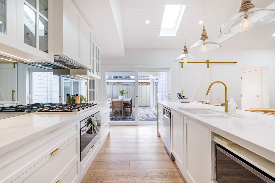 The White House - Pet Friendly with Heated Swimming Pool House in Culburra Beach
