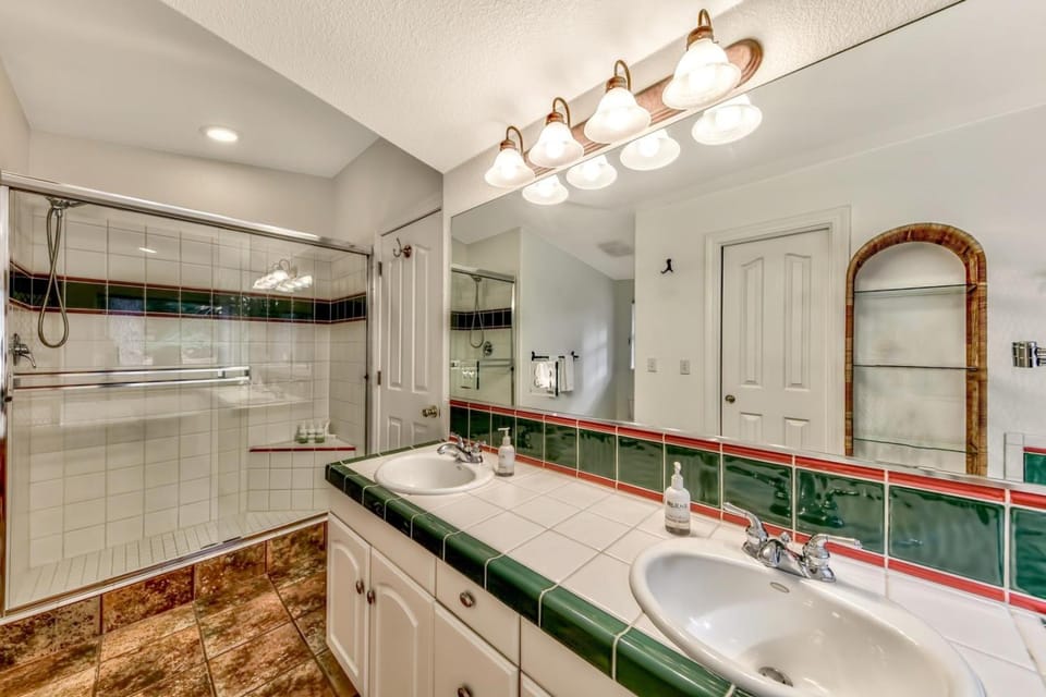 Shower, Day, Bathroom