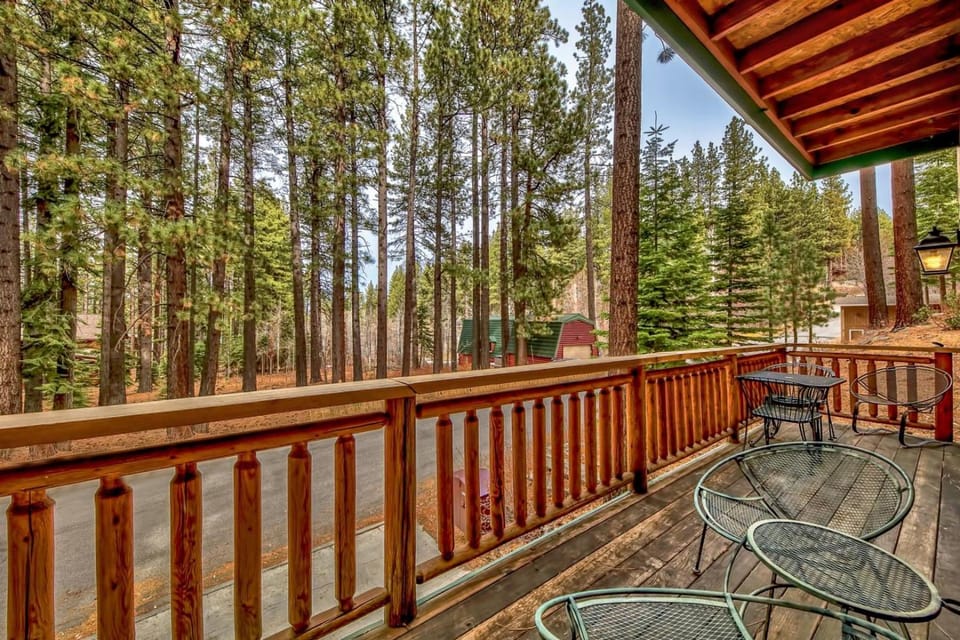 Day, Natural landscape, Balcony/Terrace, Seating area