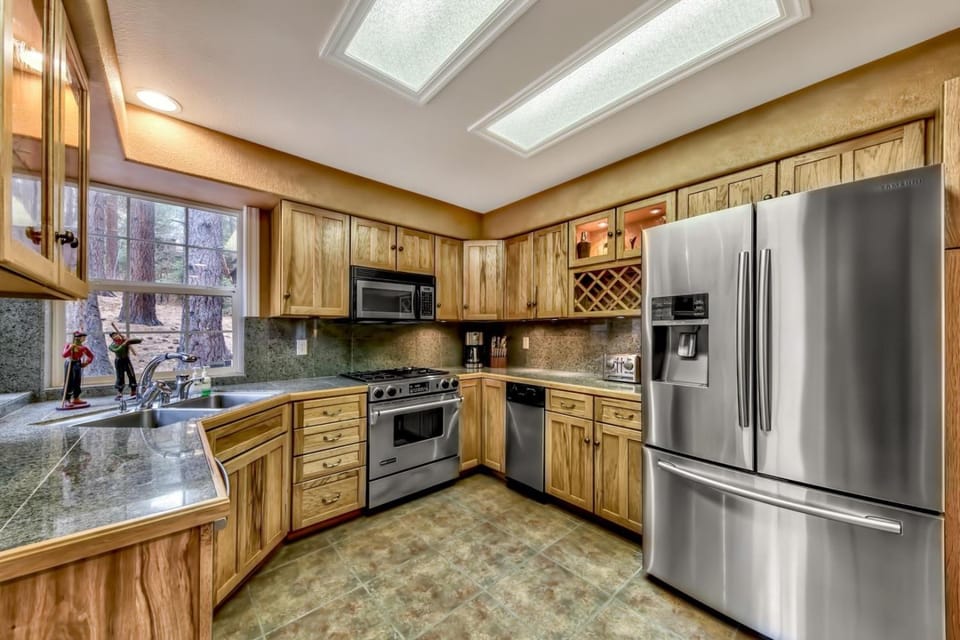 Kitchen or kitchenette, microwave, stove, kitchen