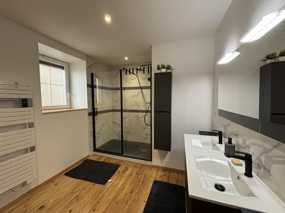 Gîte moderne avec animaux admis - 6 pers. - FR-1-489-634 House in Auvergne-Rhône-Alpes