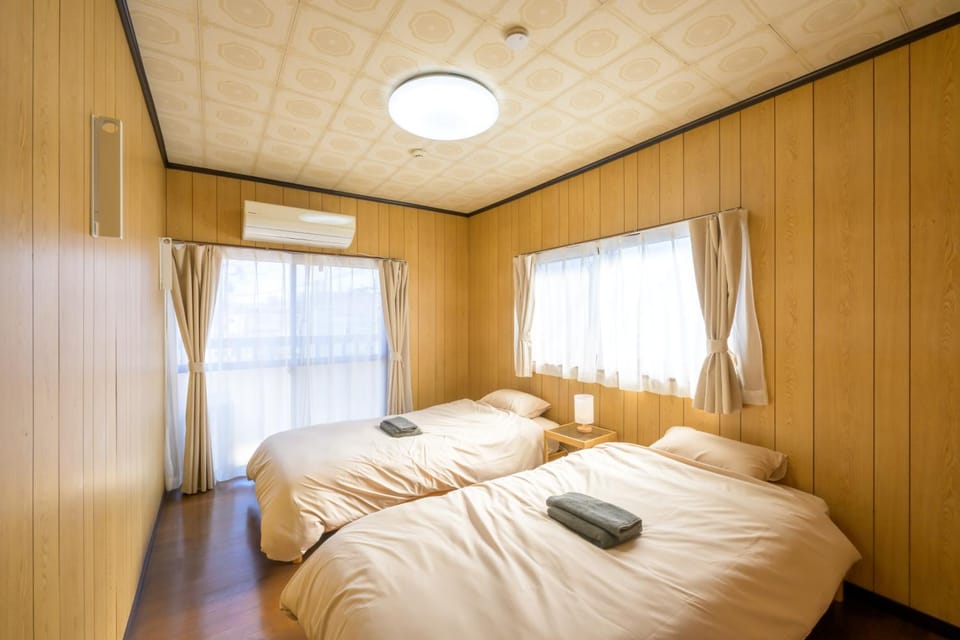 Bed, Bedroom, air conditioner