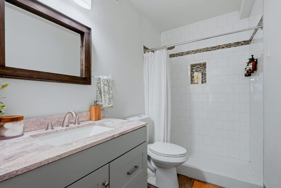 Cozy Apt Walk to Downtown & Greektown Apartment in Tarpon Springs