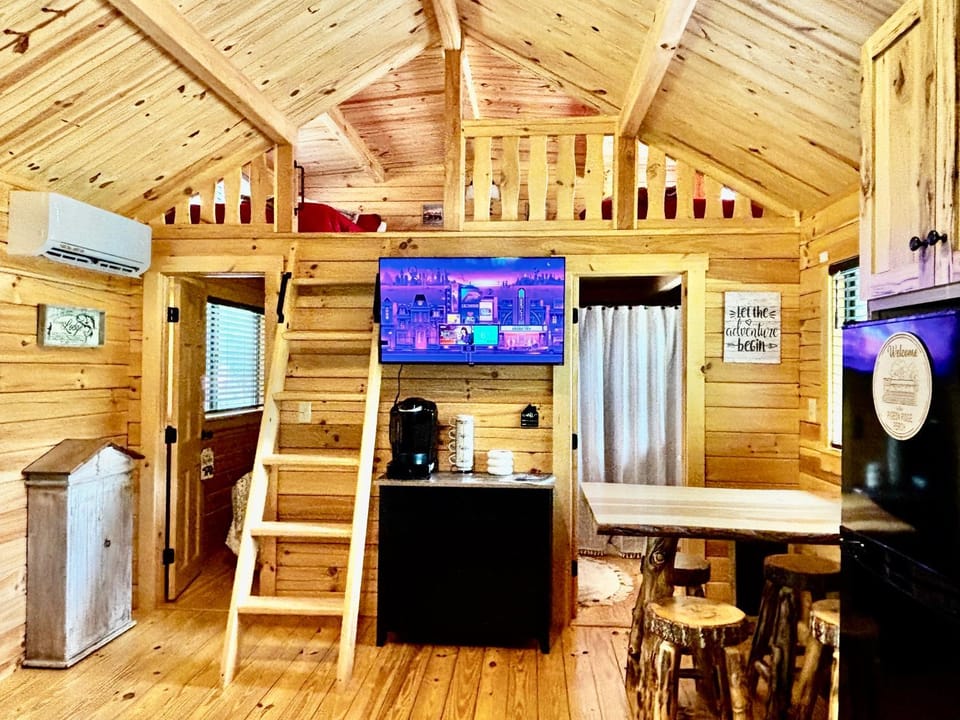 TV and multimedia, Coffee/tea facilities, Dining area