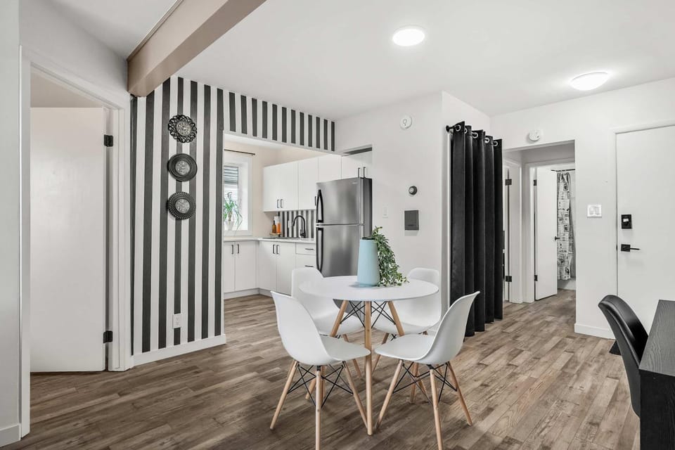 New York New York Suite - DT YYC 2BR Getaway Apartment in Calgary