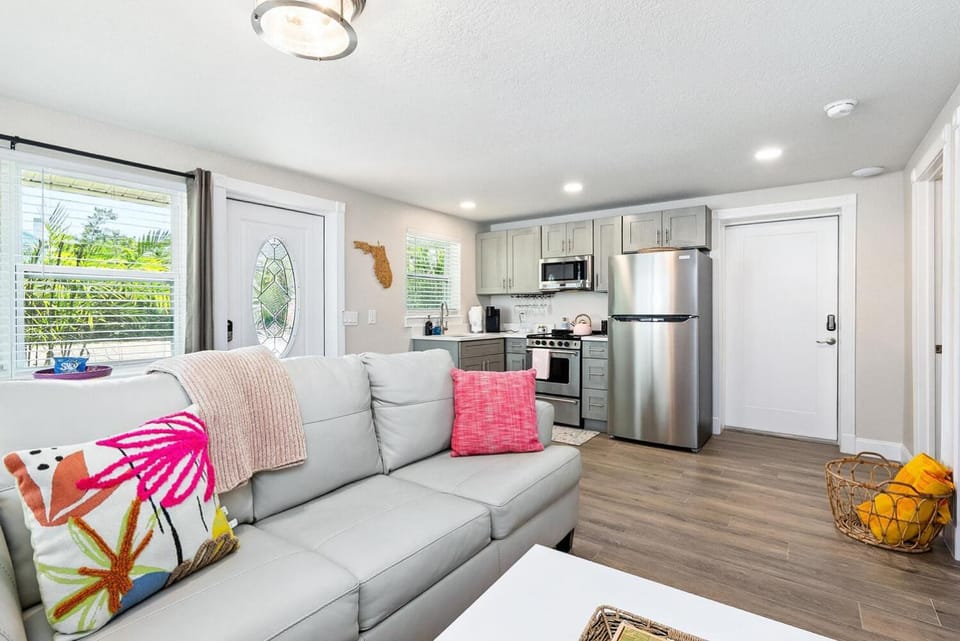 Walk to Siesta Key Beach & Village, Pool, Dock, Game Room! Apartment in Siesta Beach