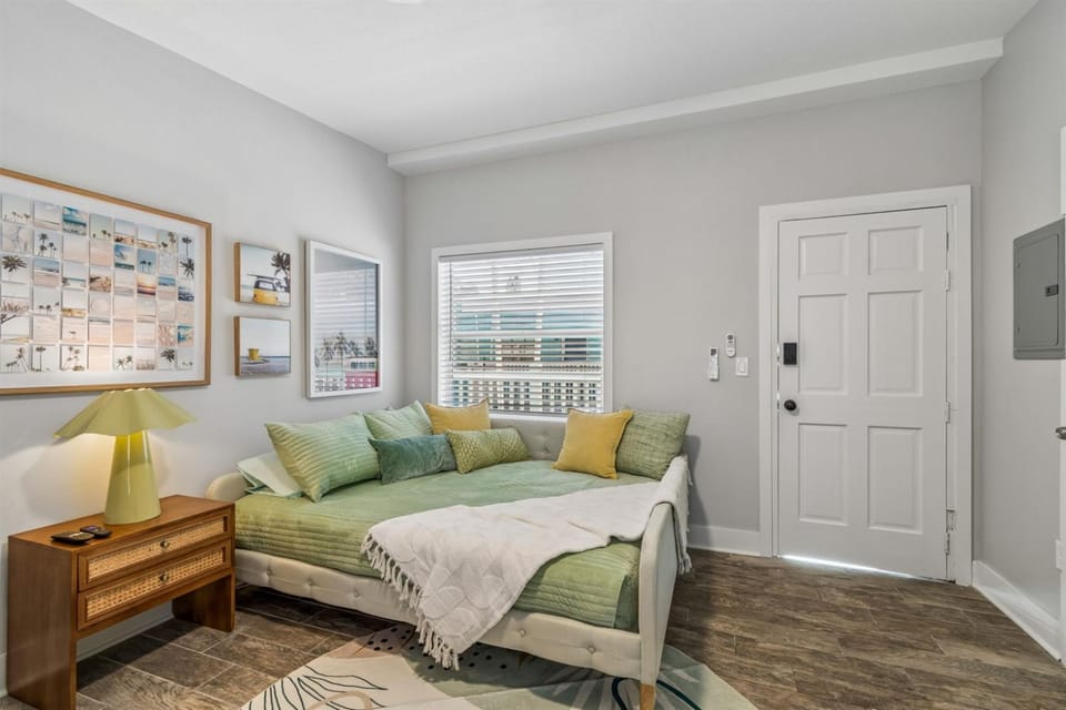 Wave Resort Madeira Beach Florida Studio 2 w Pool Apartment in Madeira Beach