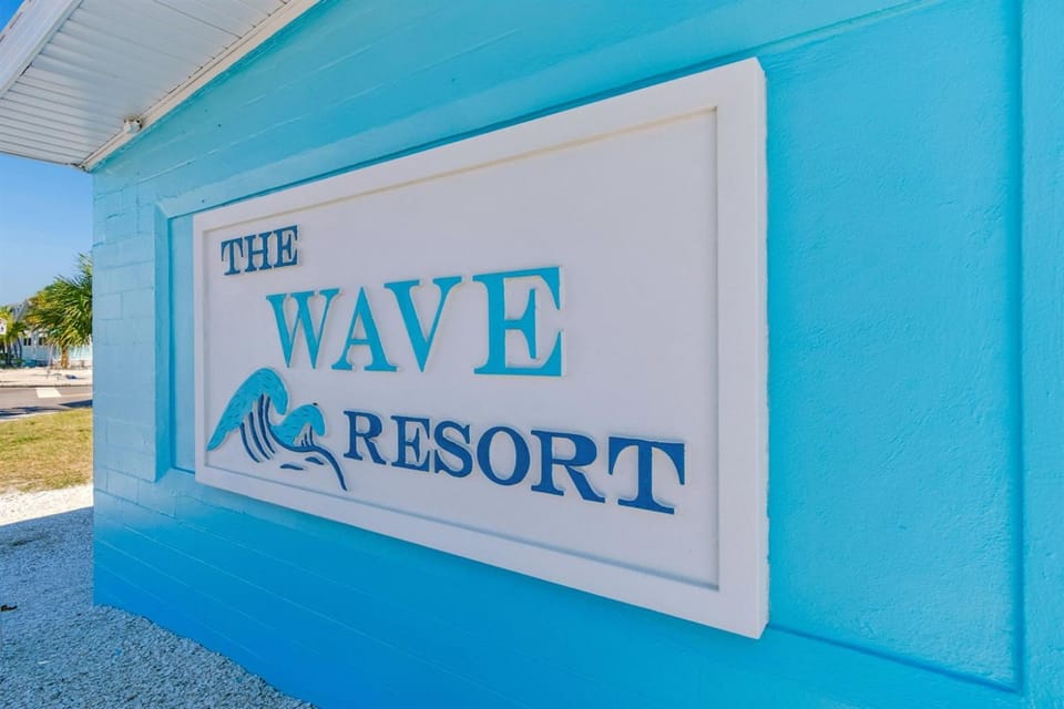 Wave Resort Madeira Beach Florida Studio 2 w Pool Apartment in Madeira Beach