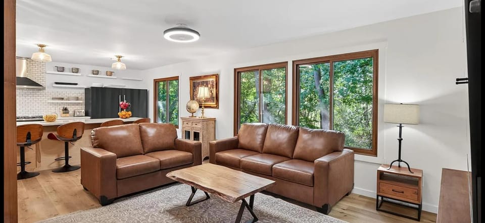 Beautiful spaces by Medicine Lake Home House in Plymouth