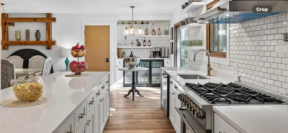 Beautiful spaces by Medicine Lake Home House in Plymouth
