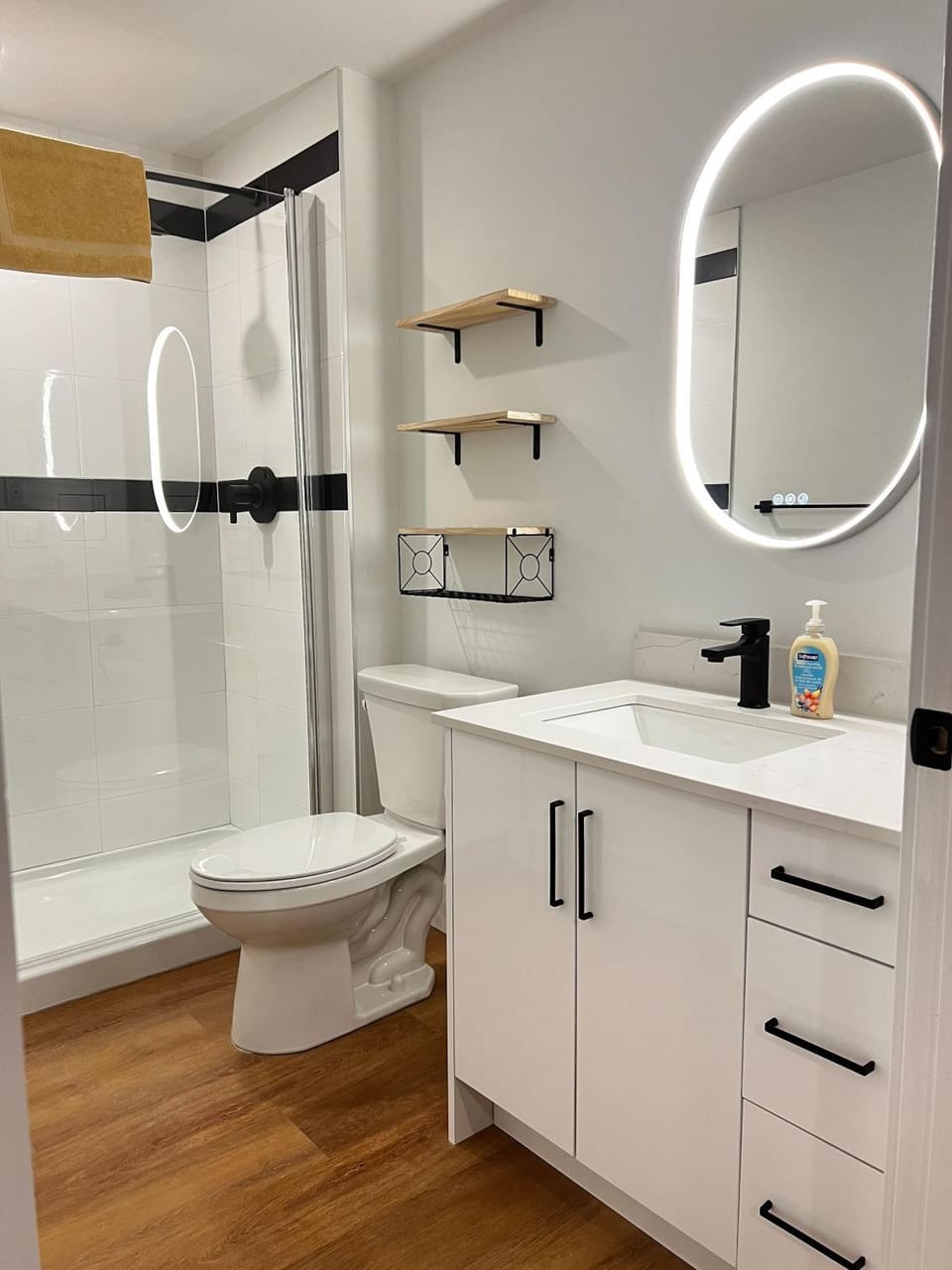 Urban Oasis #208, Stylish Downtown Escape, AC Apartment in Dartmouth