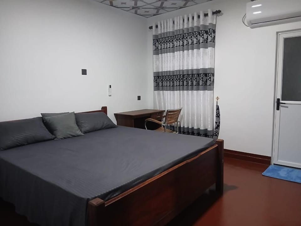 Bed, Photo of the whole room, Bedroom, air conditioner