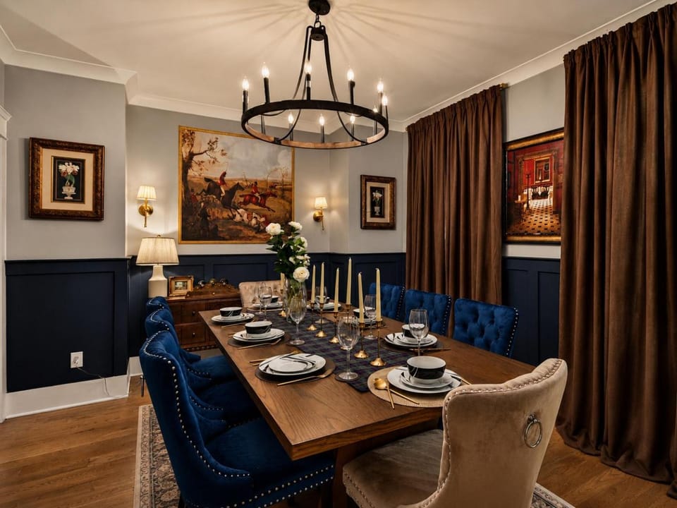 Photo of the whole room, Seating area, Dining area