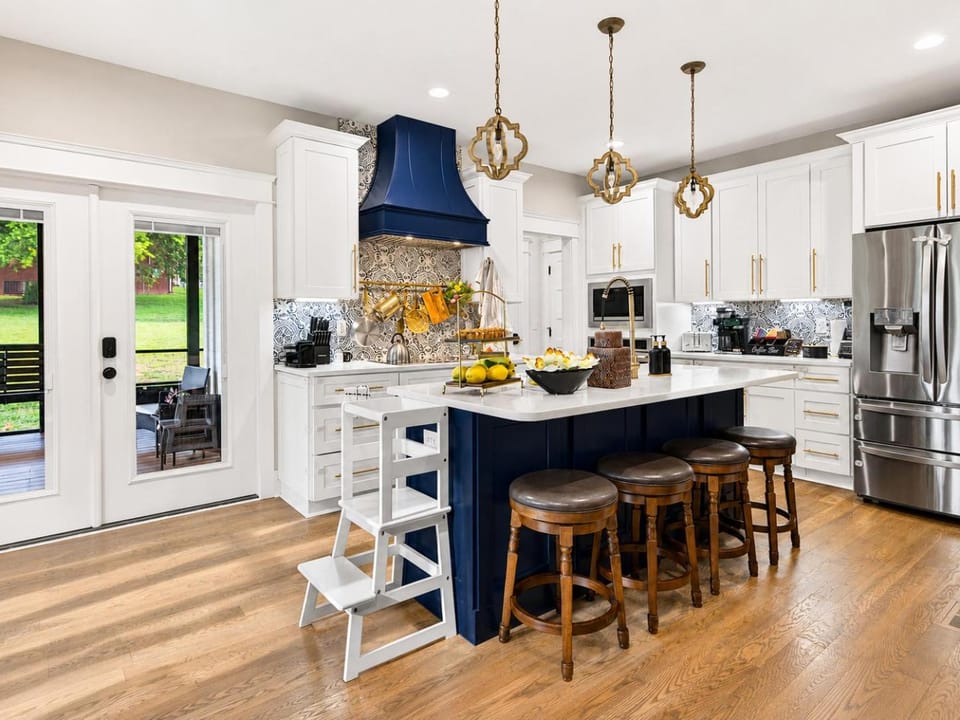 Kitchen or kitchenette, Photo of the whole room, Dining area