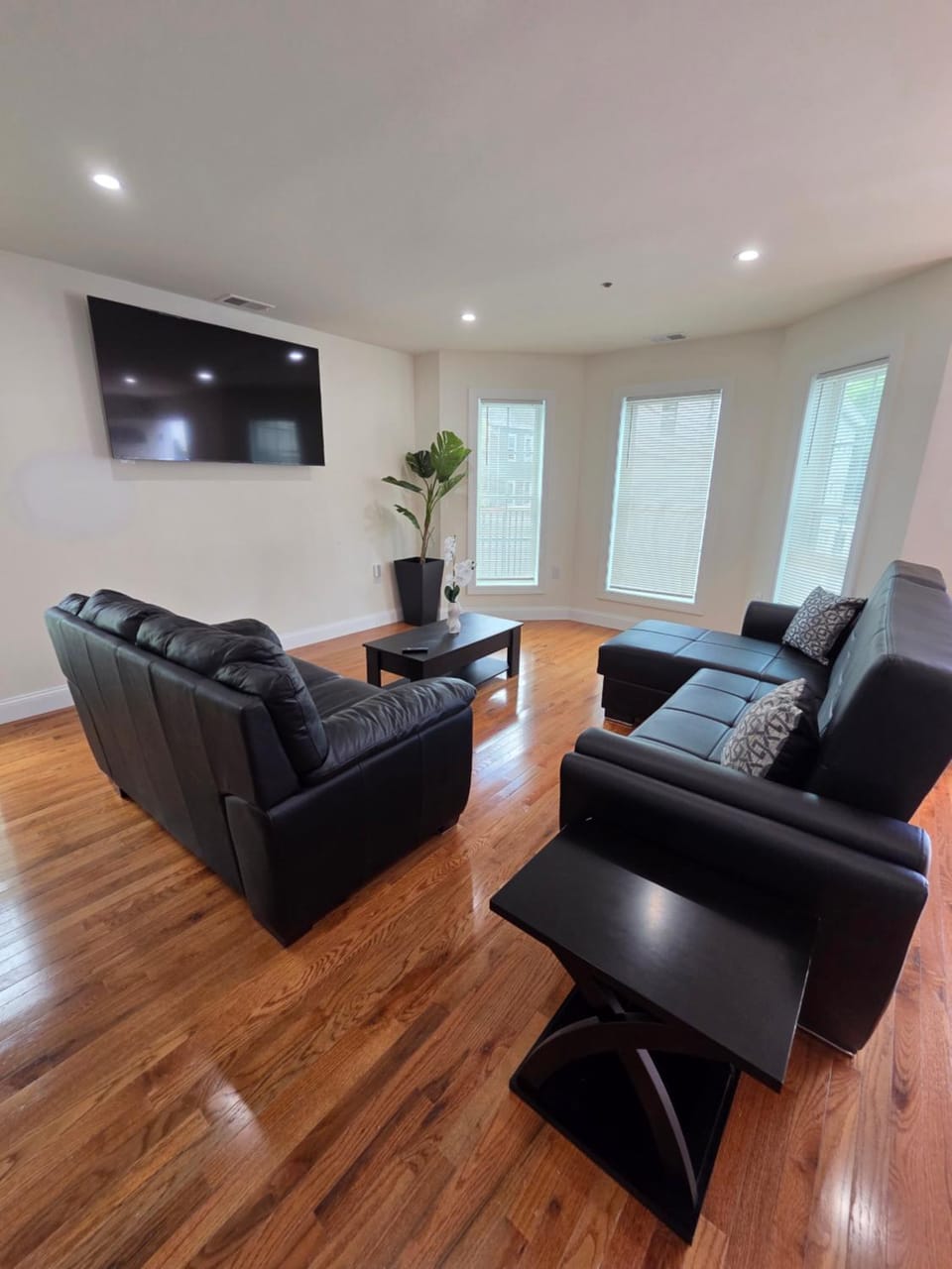 Communal lounge/ TV room, Living room, Seating area, Evening entertainment